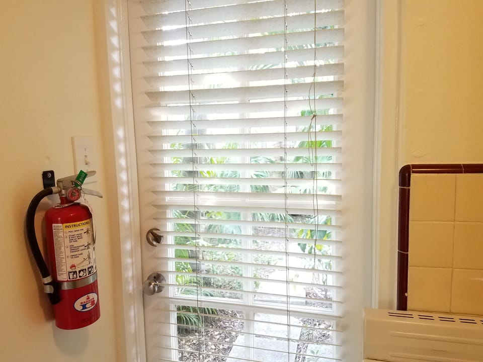 Queen Suite #6, Full Kitchen, Ground Floor, Pool View, Private Bathroom | Room amenity