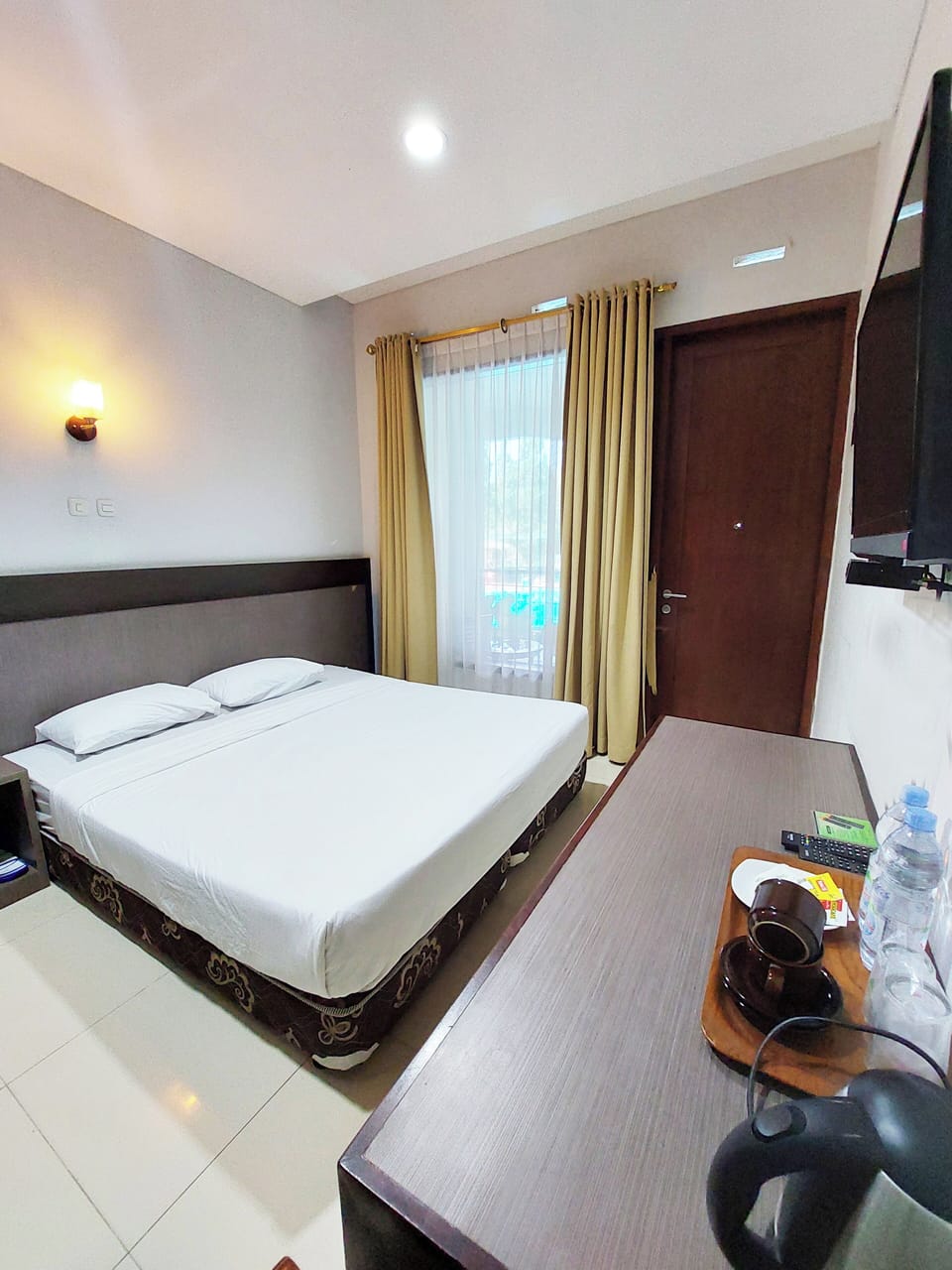 Superior Double Room, 1 Bedroom, Pool View | Laptop workspace, WiFi (free), bed sheets
