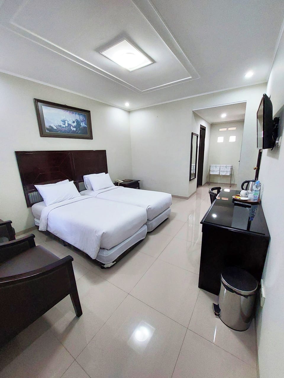 Deluxe Twin Room, 2 Twin Beds, Garden View | Laptop workspace, WiFi (free), bed sheets
