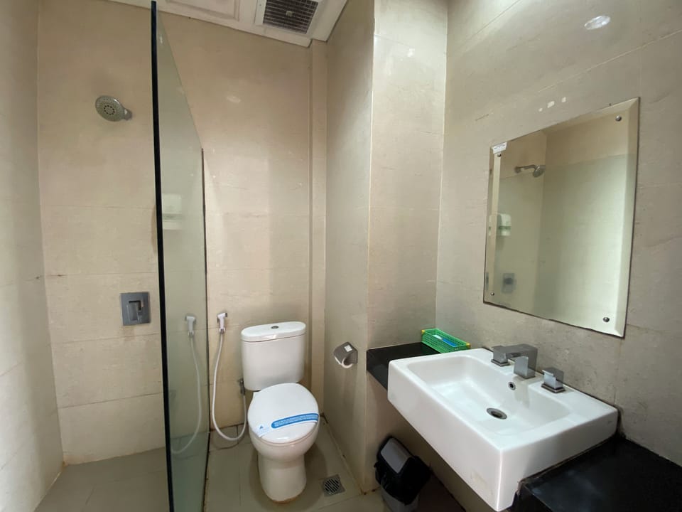 Superior Double Room, 1 Bedroom, Pool View | Bathroom | Shower, rainfall showerhead, free toiletries, slippers