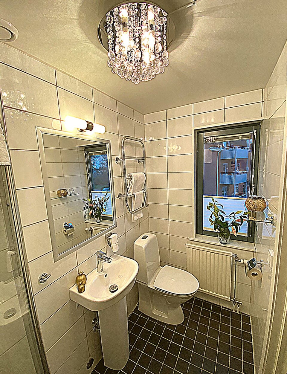 Standard Single Room | Bathroom | Shower, hair dryer (on request), towels