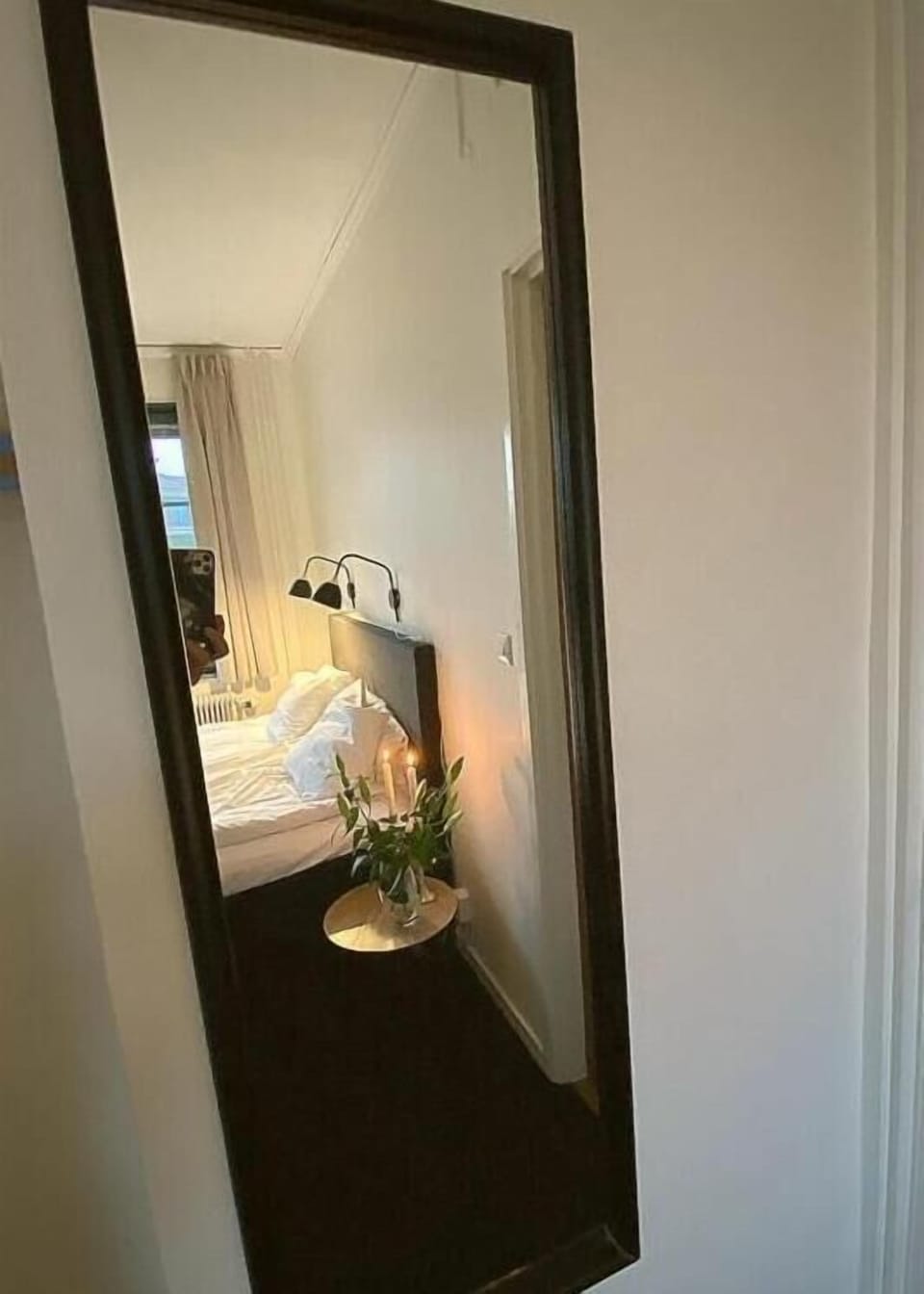 Pillowtop beds, desk, WiFi (free), bed sheets