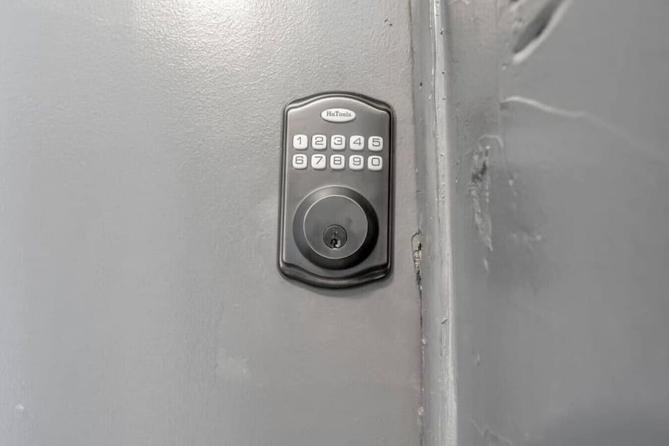 Convenient self check-in facilitated by this locking system