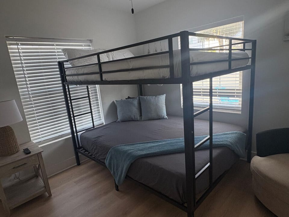 Guest Bedroom: Queen Bunk Bed