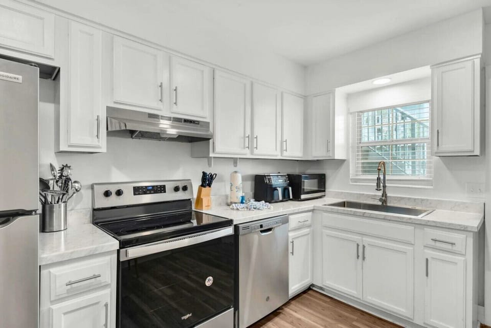 Get ready to cook your favorite meals in this fully equipped kitchen