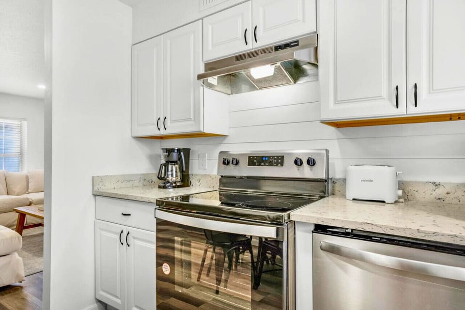 Get ready to cook your favorite meals in this fully equipped kitchen