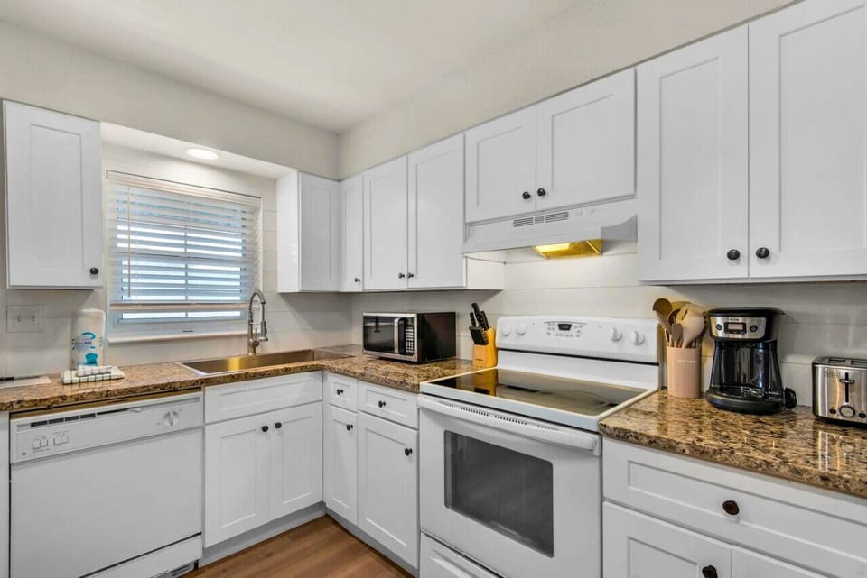 Get ready to cook your favorite meals in this fully equipped kitchen