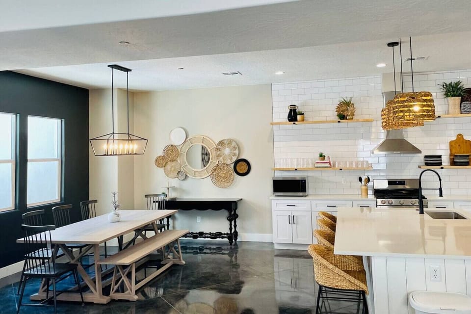 Dining room seats 8 up to 10