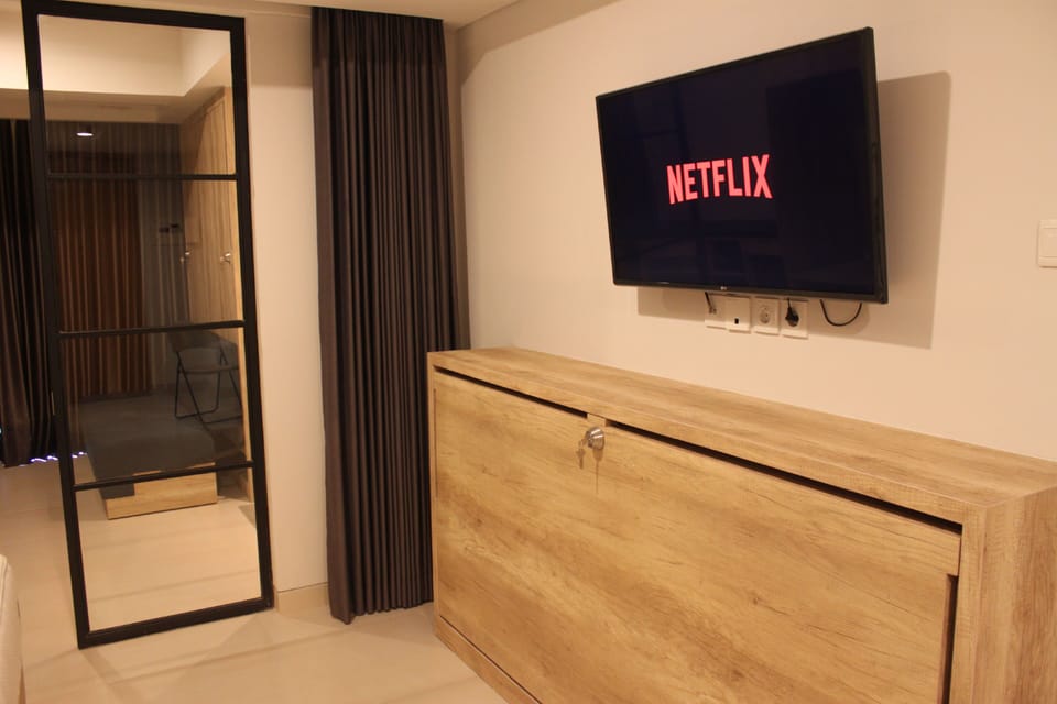 Family Room | In-room safe, desk, blackout drapes, soundproofing