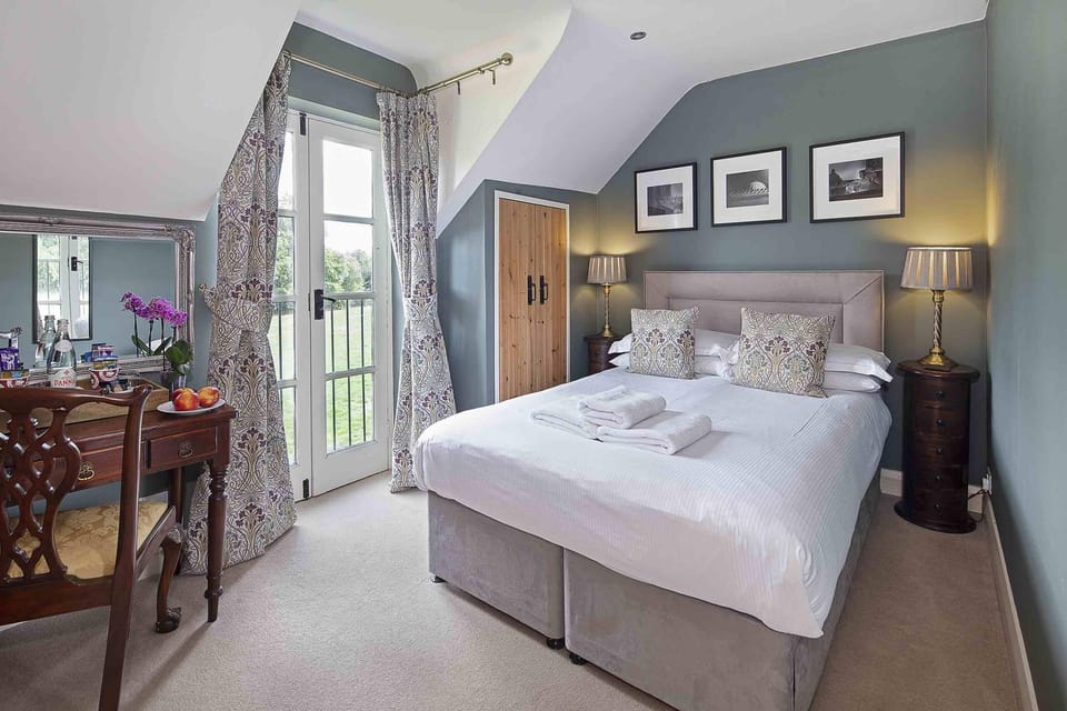 Standard Double Room, Ensuite, Garden View (Shower)
