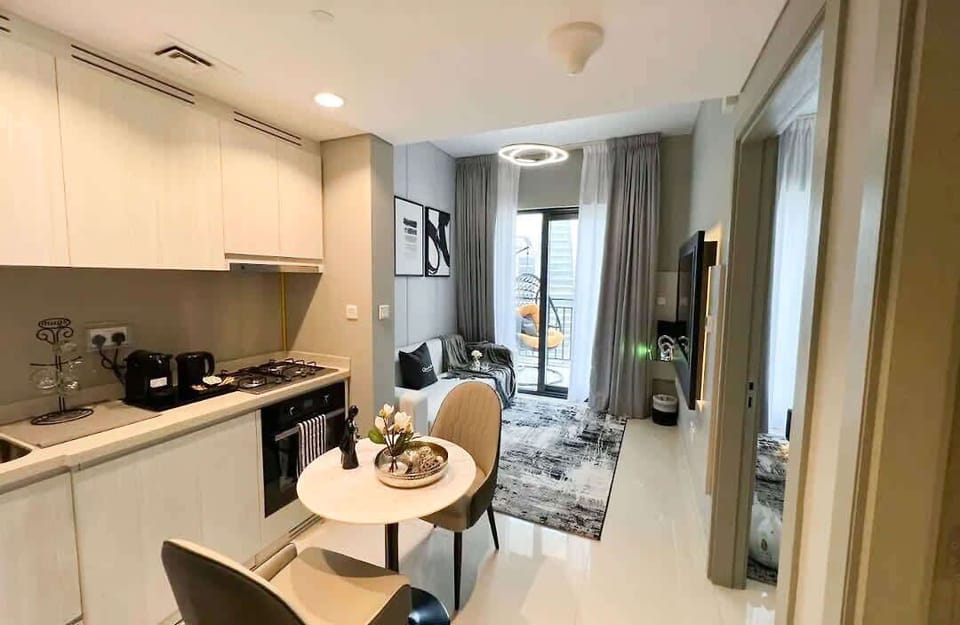 Cozy dining area in Business Bay, Dubai perfect for shared meals, warm conversations and lasting memories.