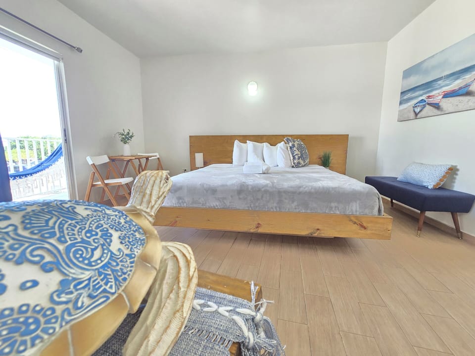 Standard Room, 1 King Bed, Non Smoking, Refrigerator | Iron/ironing board, free WiFi, bed sheets