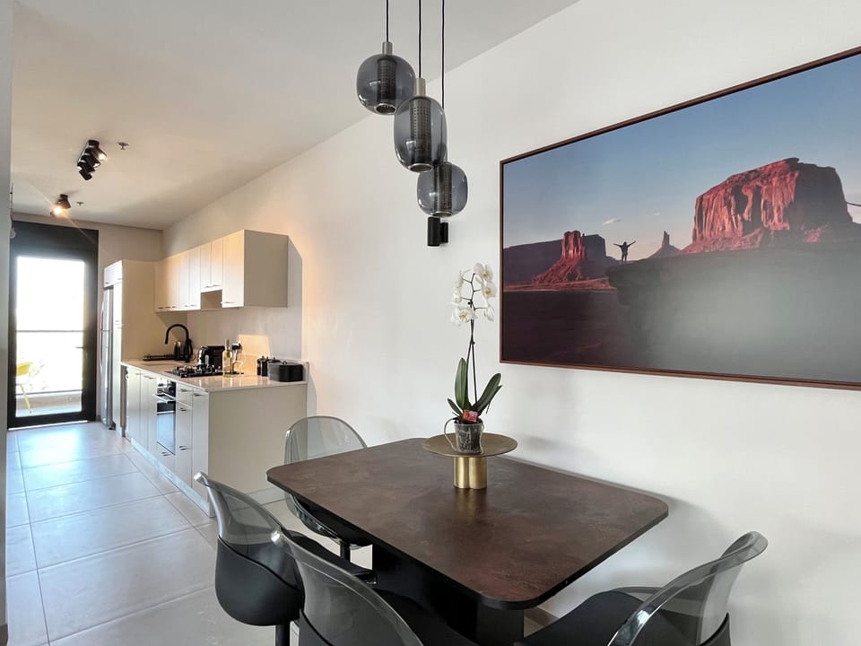 Apartment, 2 Bedrooms, Balcony | In-room dining