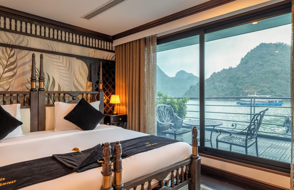 Junior Suite with Balcony and Ocean View | 1 bedroom, minibar, desk, laptop workspace