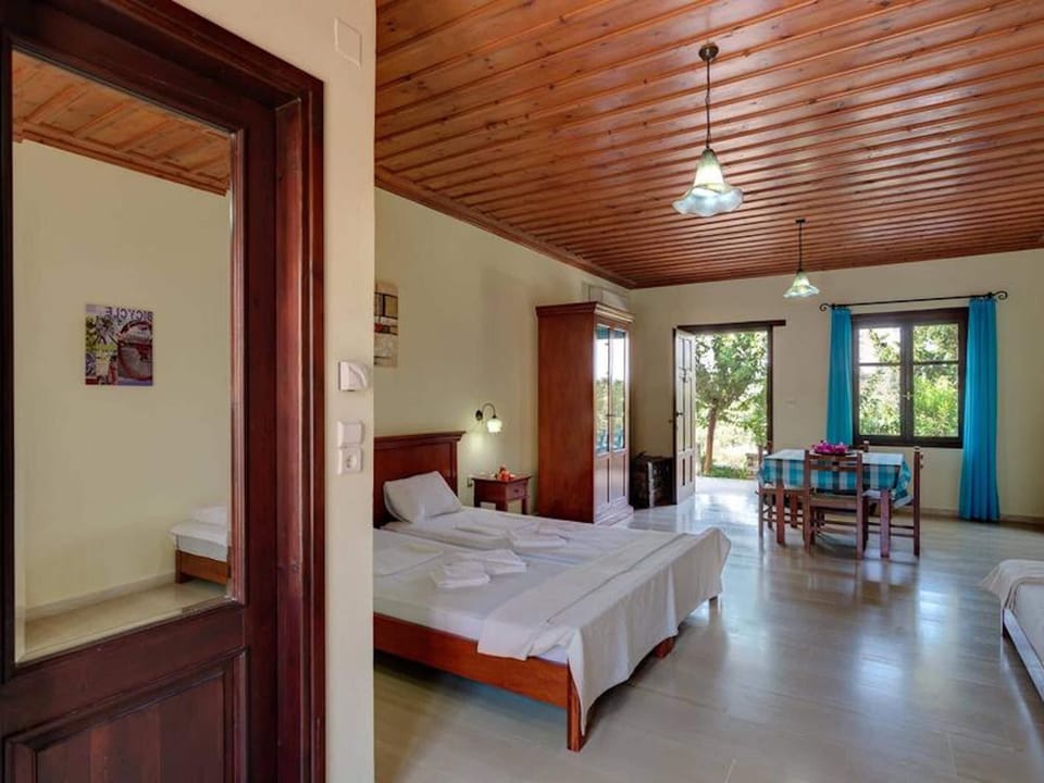 Bungalow, 5 Bedrooms, Smoking, Balcony | 6 bedrooms