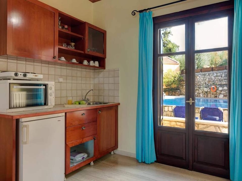 Bungalow, 5 Bedrooms, Smoking, Balcony | Interior