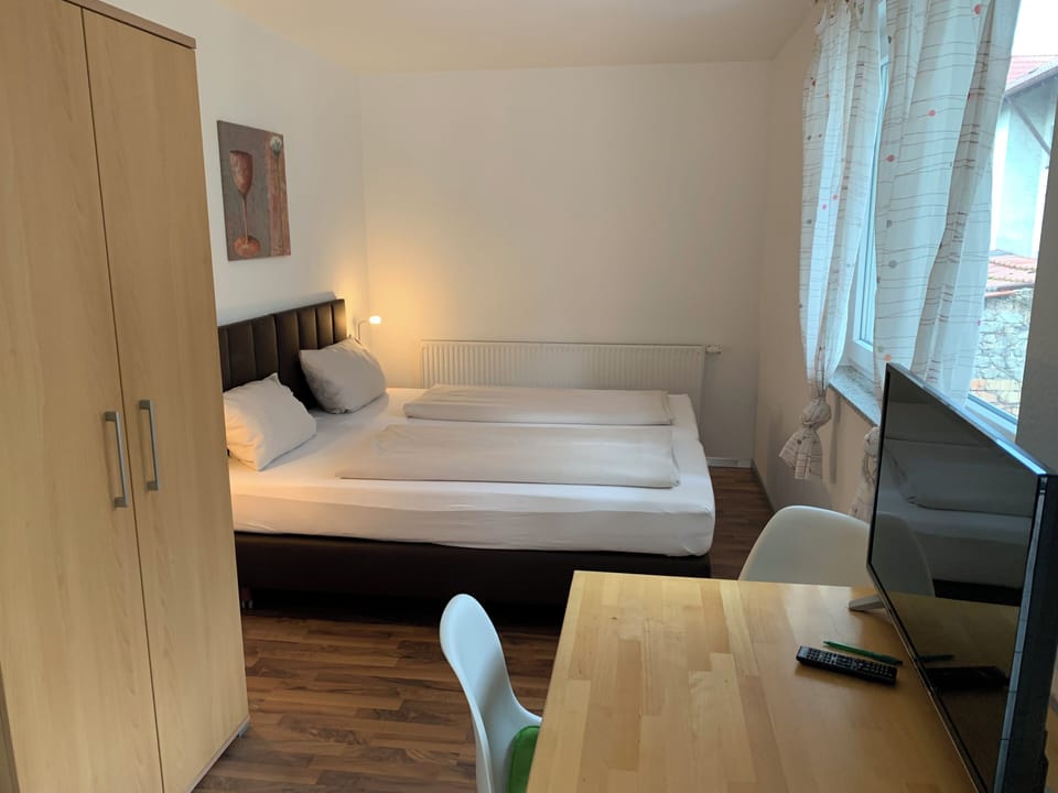 Classic Room | Living area | Flat-screen TV