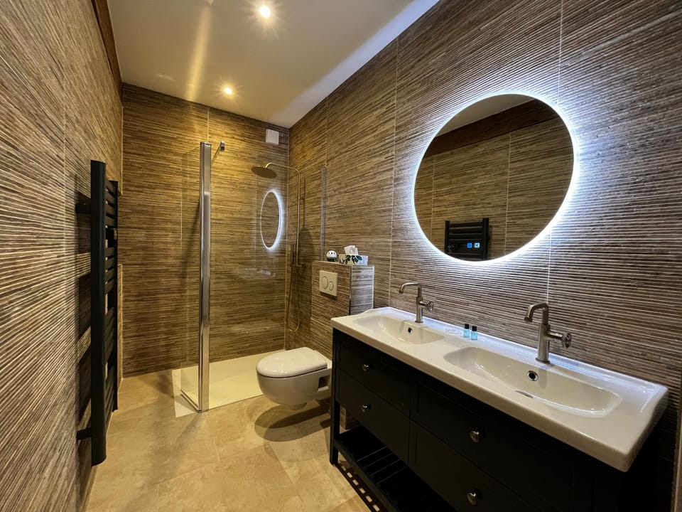 Comfort Double Room, Non Smoking, Park View | Bathroom | Hair dryer, towels