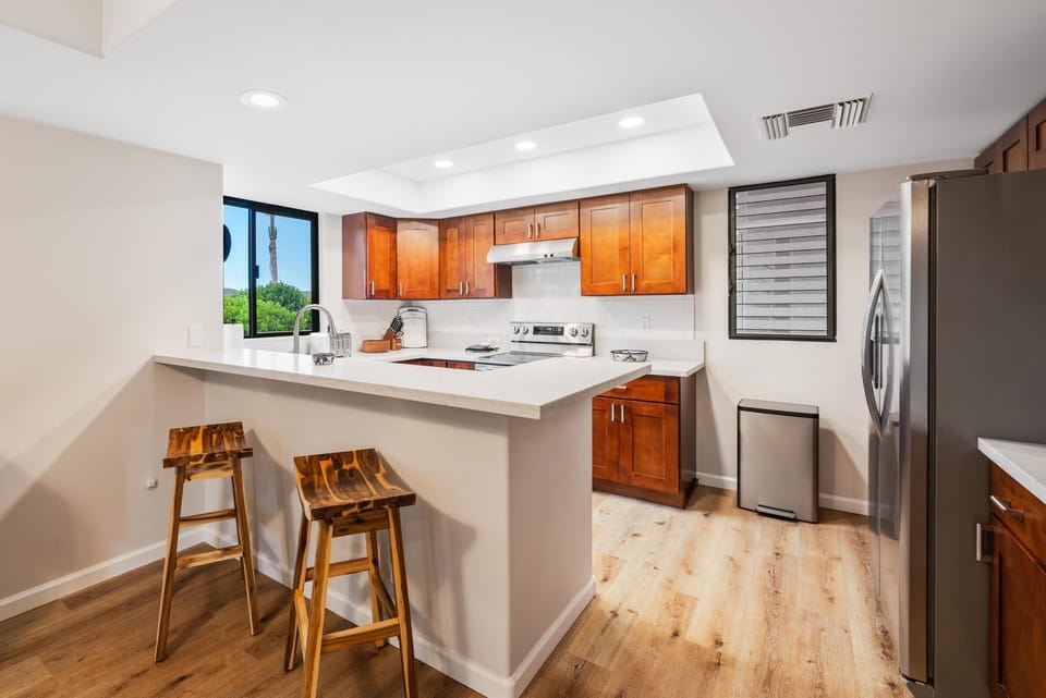 Condo, 2 Bedrooms | Private kitchen | Fridge, oven, stovetop, coffee/tea maker