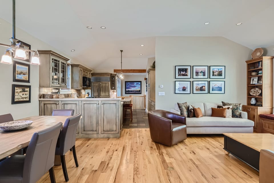 House, 4 Bedrooms | Private kitchen | Coffee/tea maker, fridge, oven, toaster