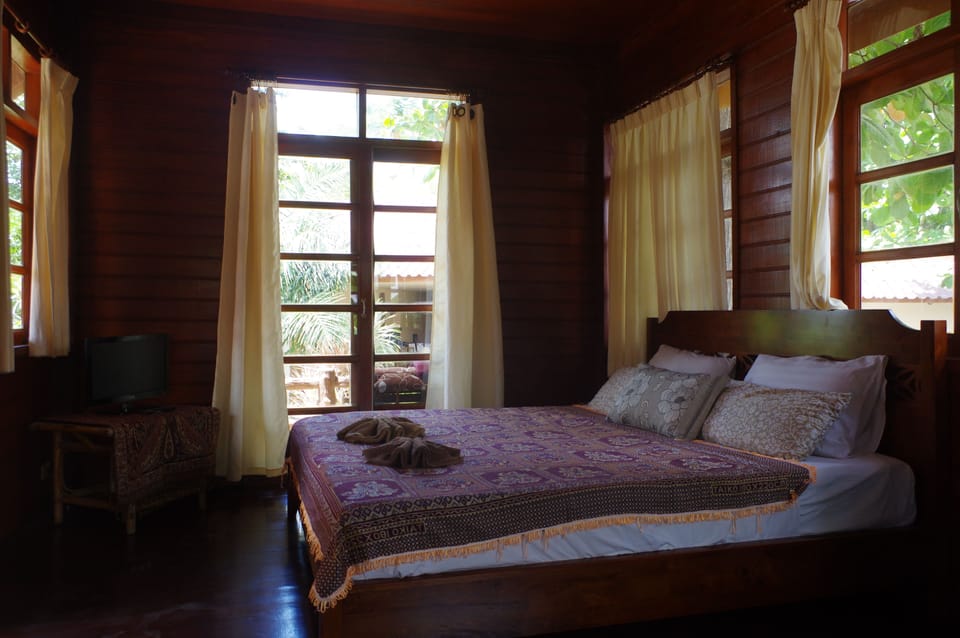 Thai House Air Con | Living area