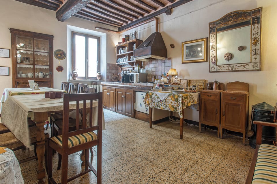 Classic House, 4 Bedrooms, Non Smoking, Ensuite | Private kitchen | Microwave