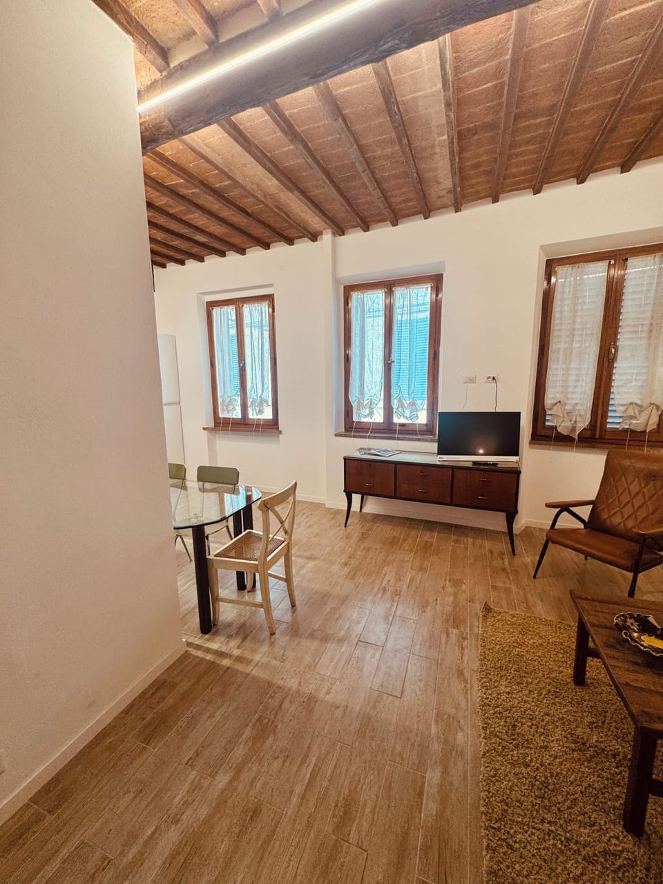 Comfort Apartment | Living area | 32-inch flat-screen TV with digital channels, TV, Netflix