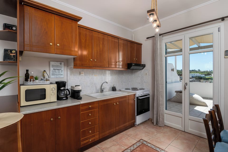 Family Duplex, 3 Bedrooms, Non Smoking, Mountain View | Private kitchen | Fridge, stovetop, coffee/tea maker, electric kettle