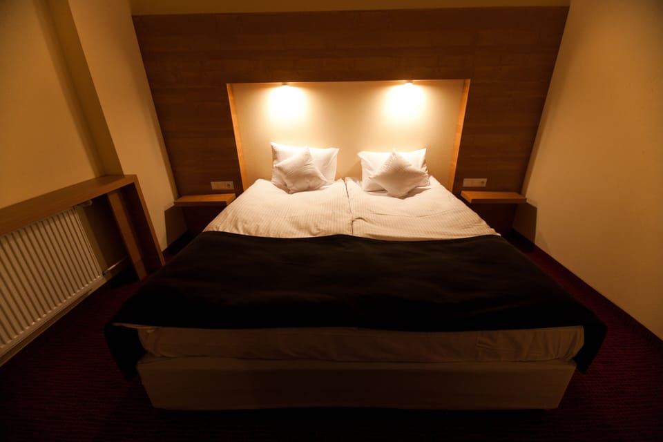 Premium bedding, in-room safe, desk, iron/ironing board