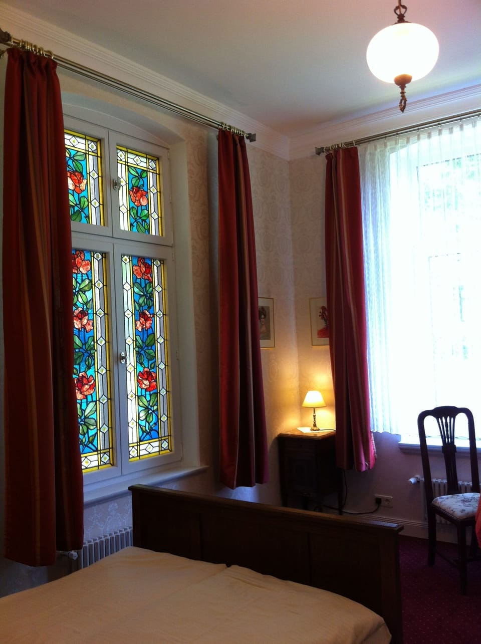 Deluxe Single Room | Living area | Flat-screen TV