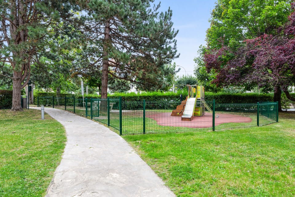 Children's play area - outdoor