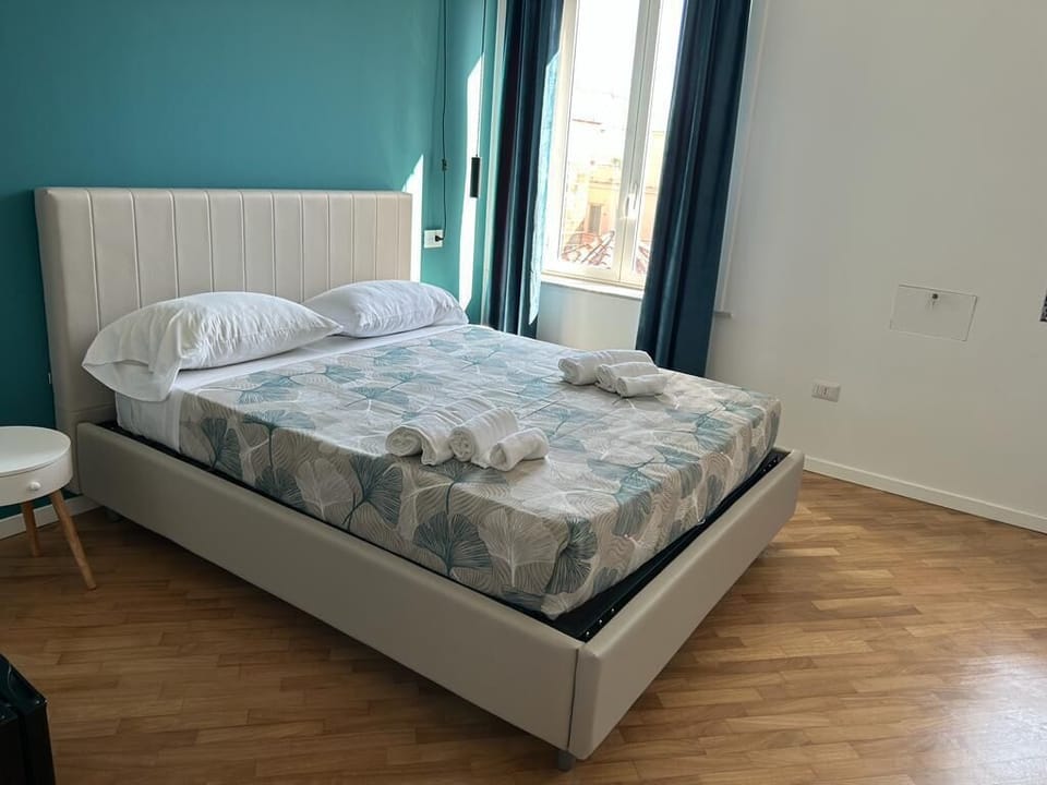 Soundproofing, free WiFi, bed sheets