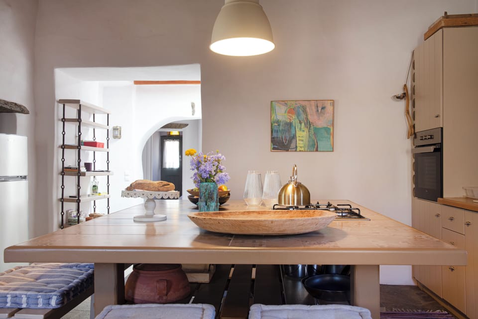 Morning Glory | Private kitchen | Full-size fridge, stovetop, electric kettle, cookware/dishes/utensils