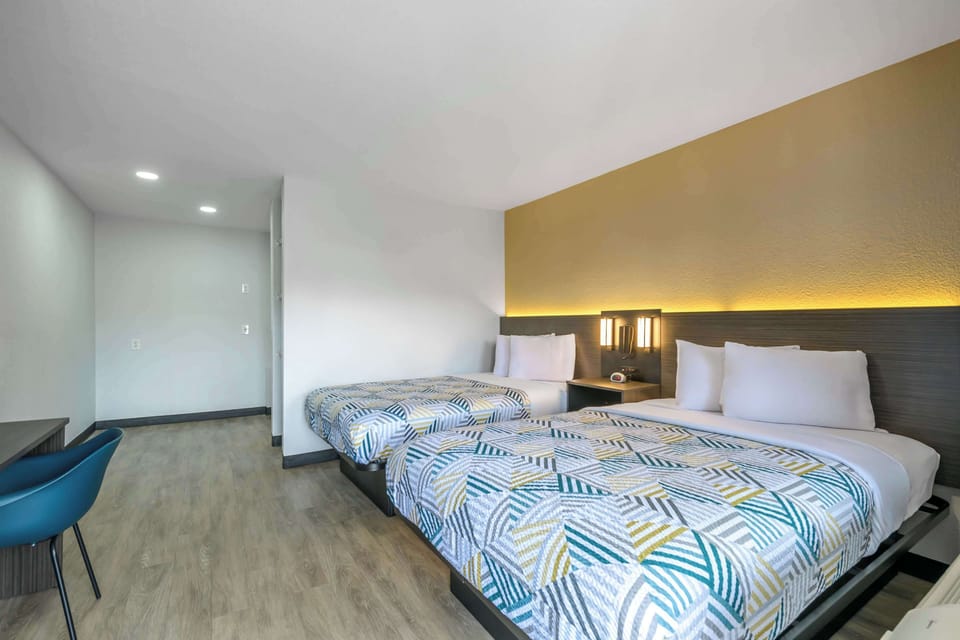 Blackout drapes, free WiFi, bed sheets