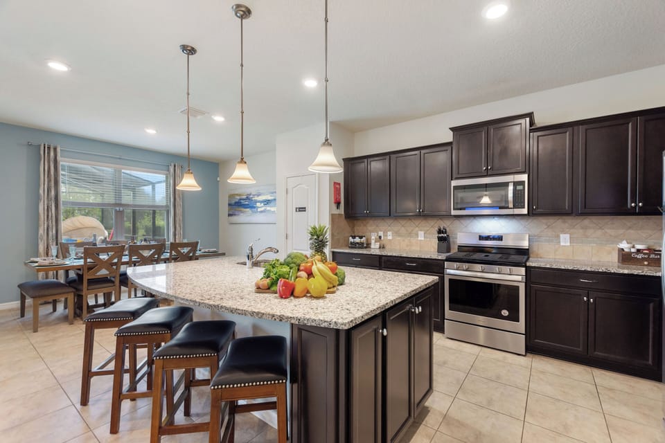 Luxury House | Private kitchen | Full-size fridge, microwave, oven, stovetop