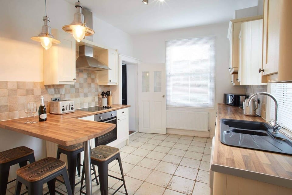 House | 2 bedrooms, desk, soundproofing, Internet
