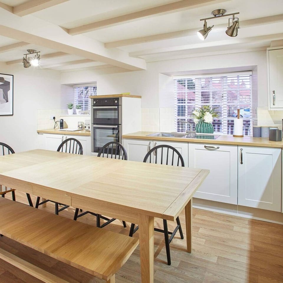 House | 4 bedrooms, high-speed internet