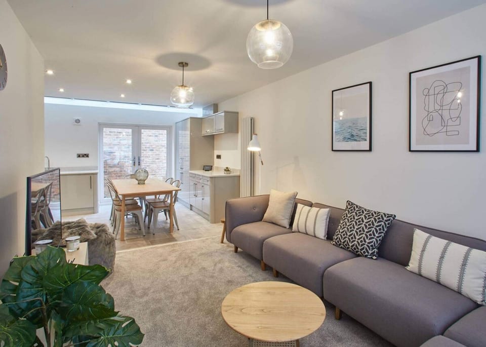 House | 4 bedrooms, desk, Internet