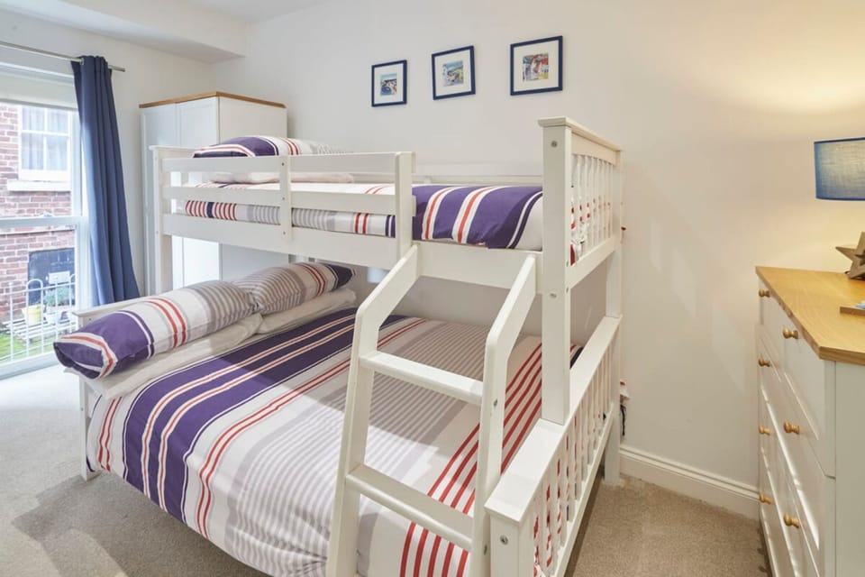 House | 2 bedrooms, desk, soundproofing