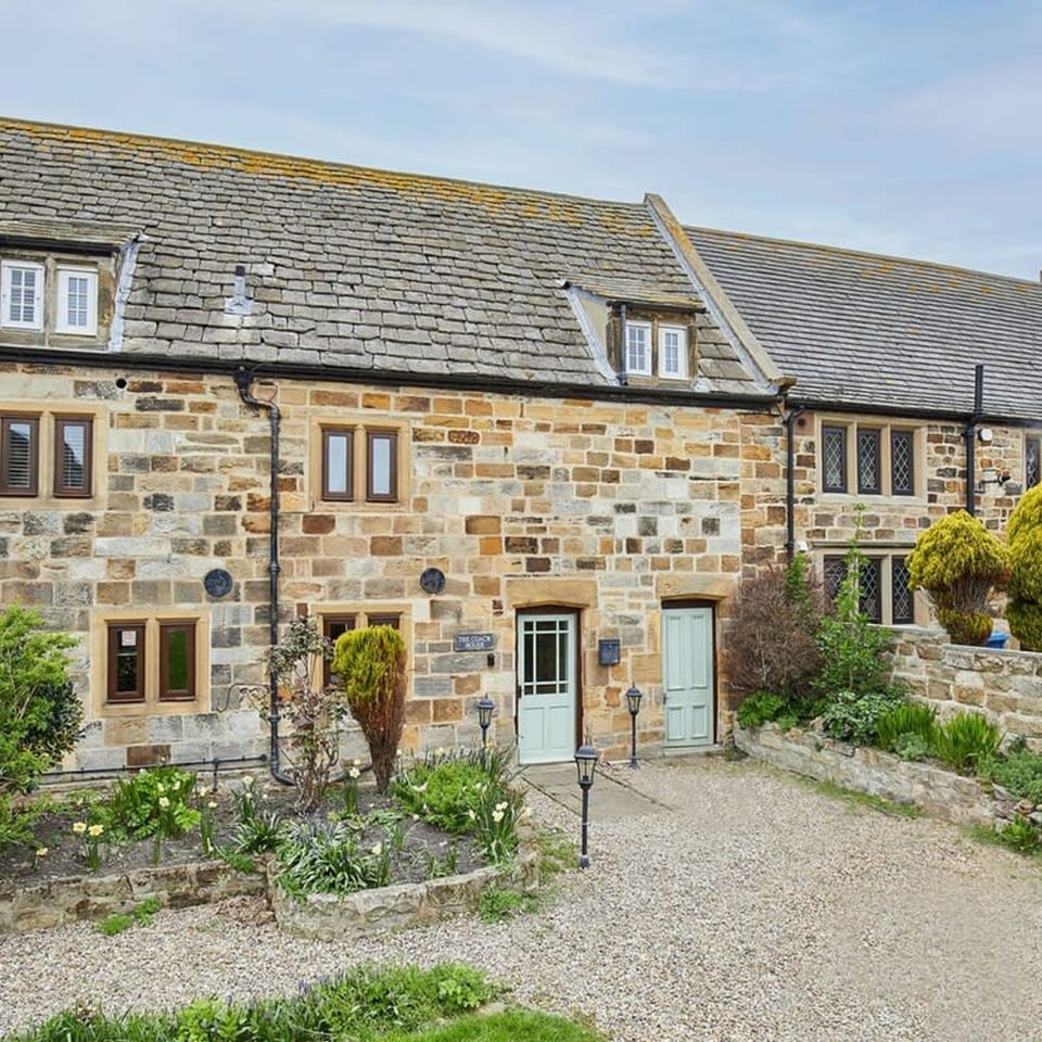 House | 5 bedrooms, high-speed internet