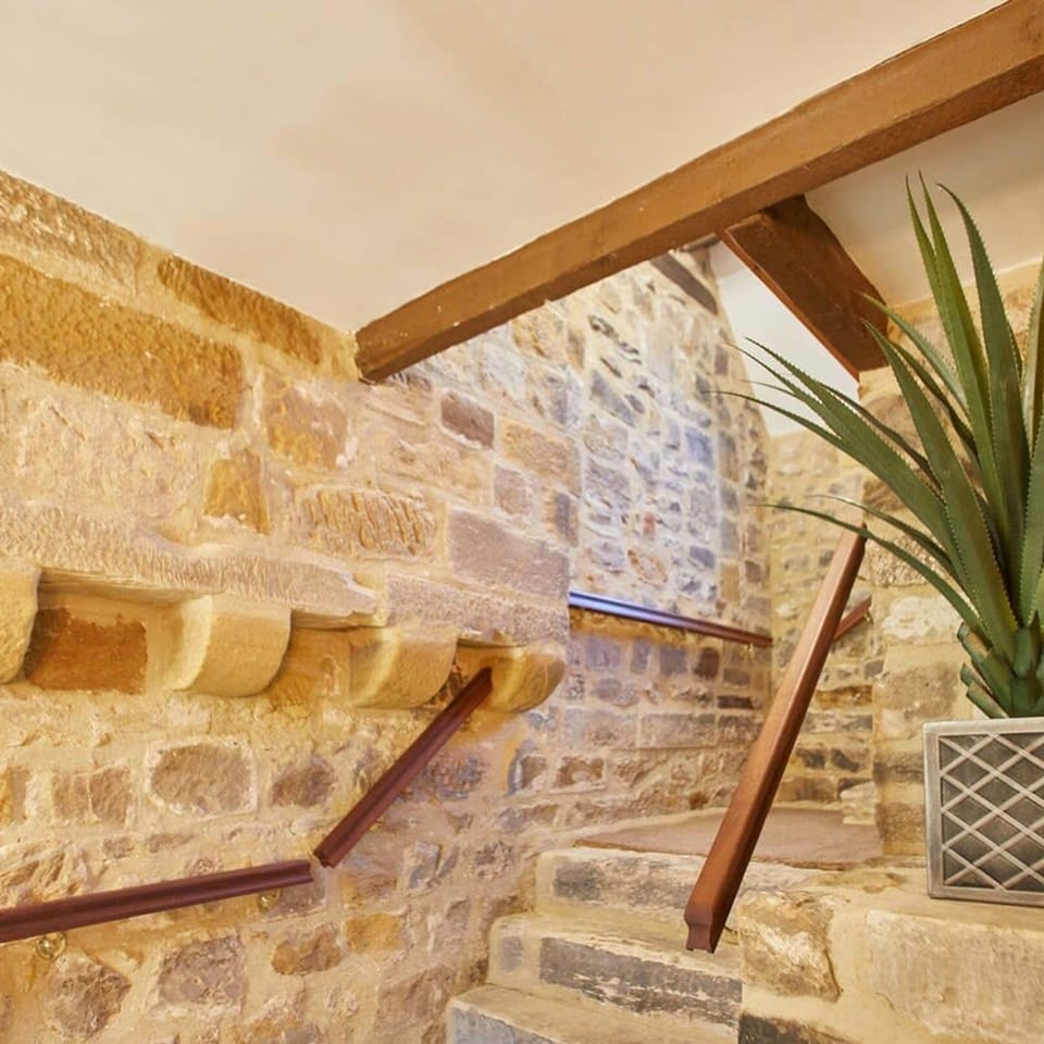 House | 5 bedrooms, high-speed internet