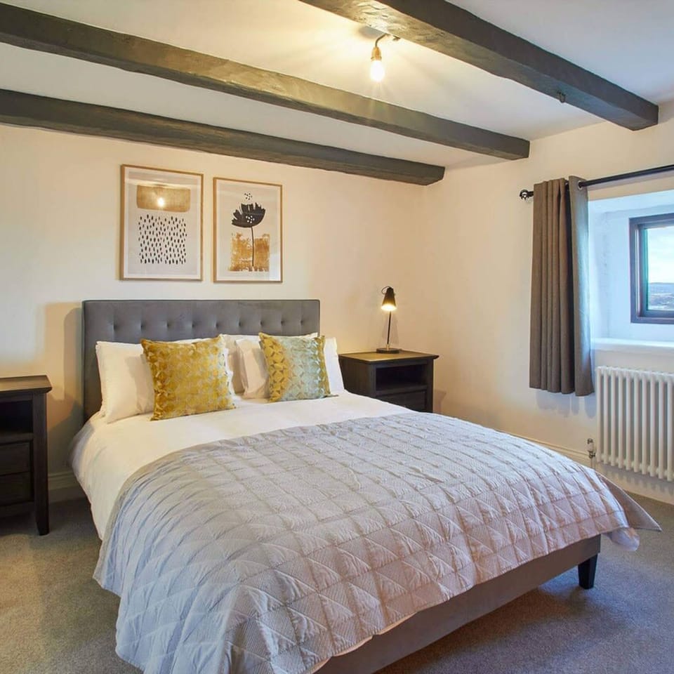 House | 5 bedrooms, high-speed internet