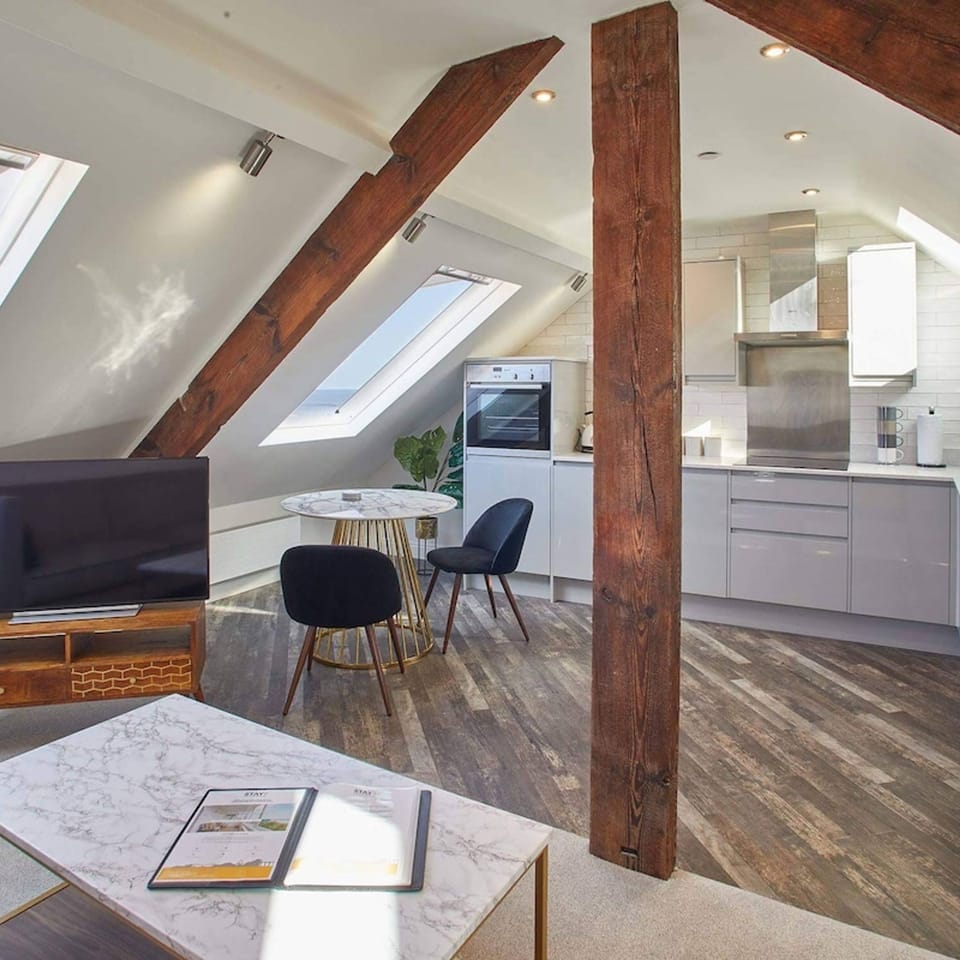 House | 1 bedroom, desk, soundproofing, Internet