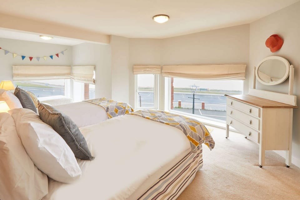 Host Stay Sunset View Apartment in England