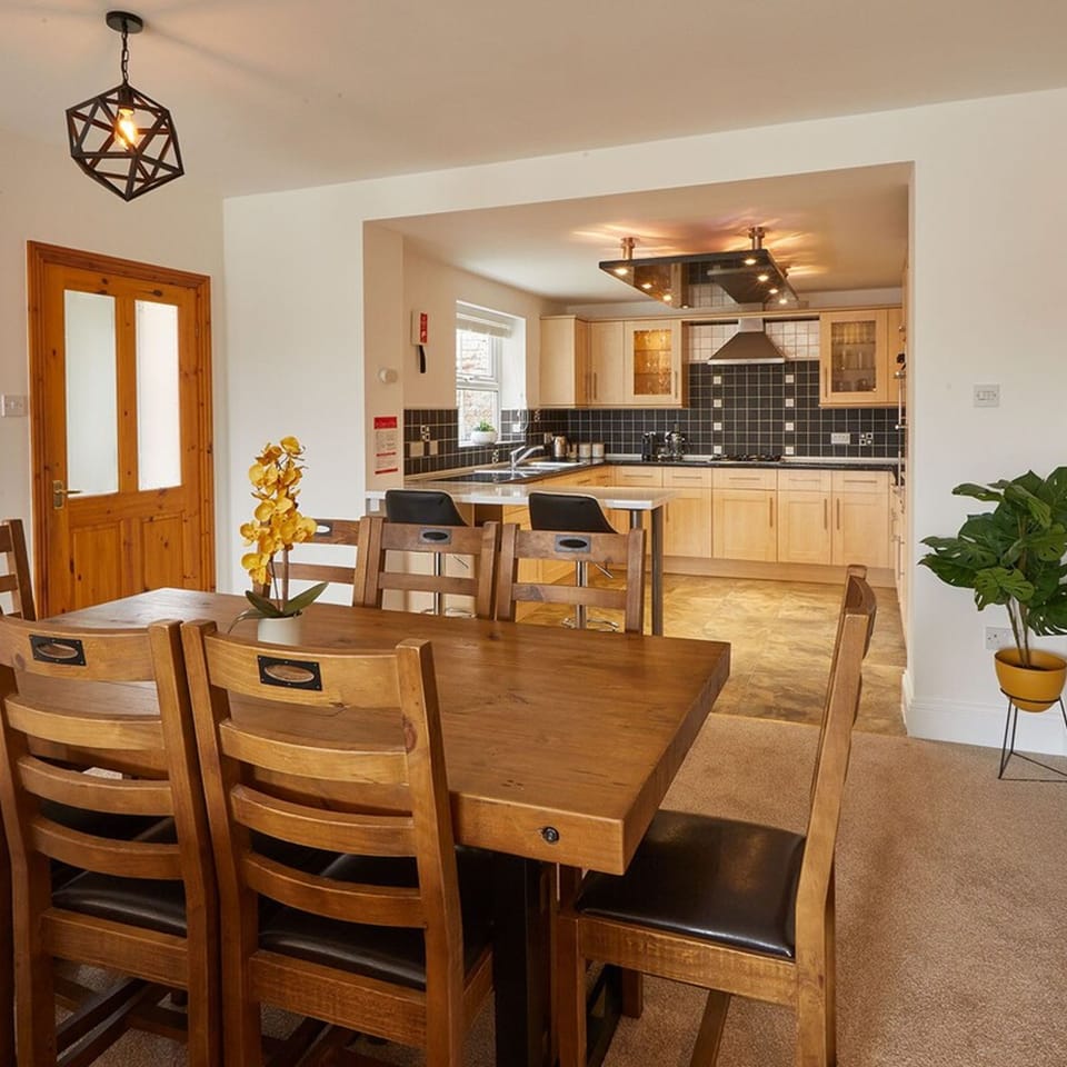 House | 4 bedrooms, Internet