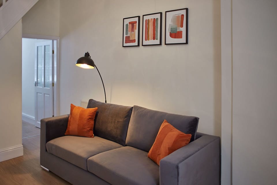 House | 2 bedrooms, desk, soundproofing