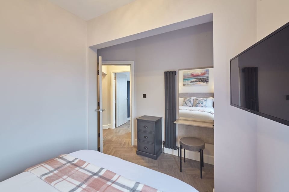 House | 2 bedrooms, desk, soundproofing, Internet