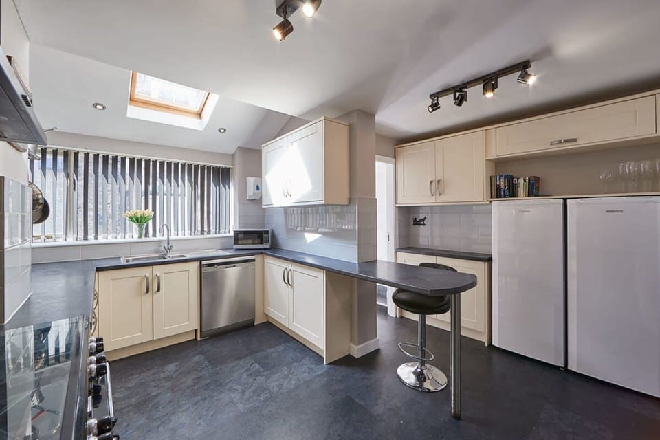 House | 7 bedrooms, Internet