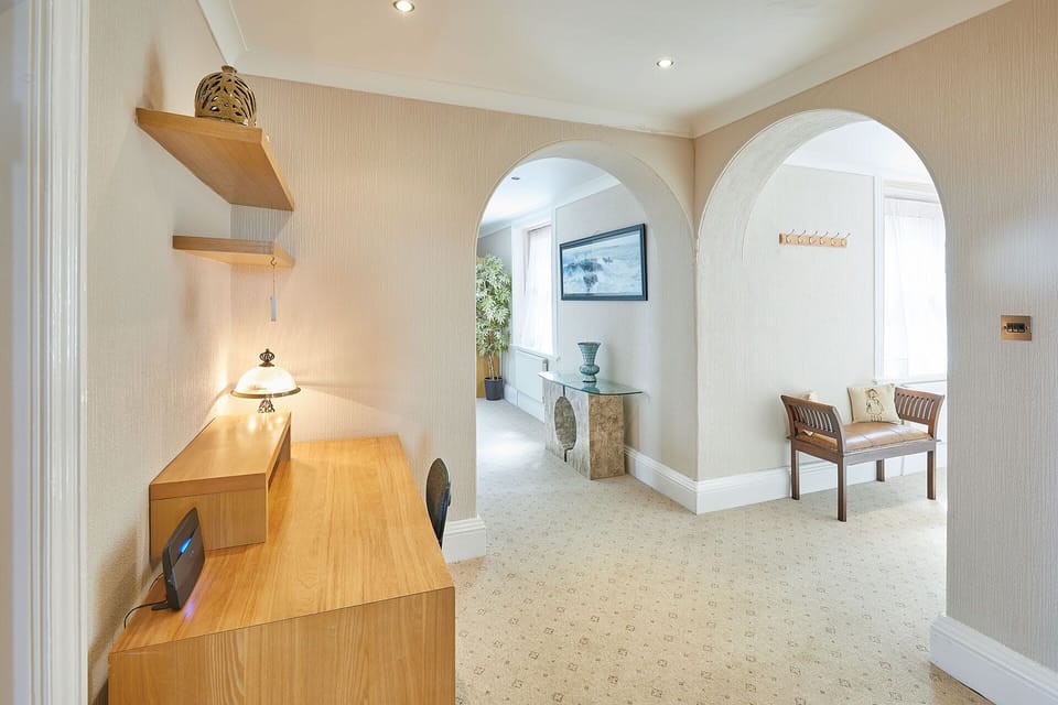 House | 3 bedrooms, desk