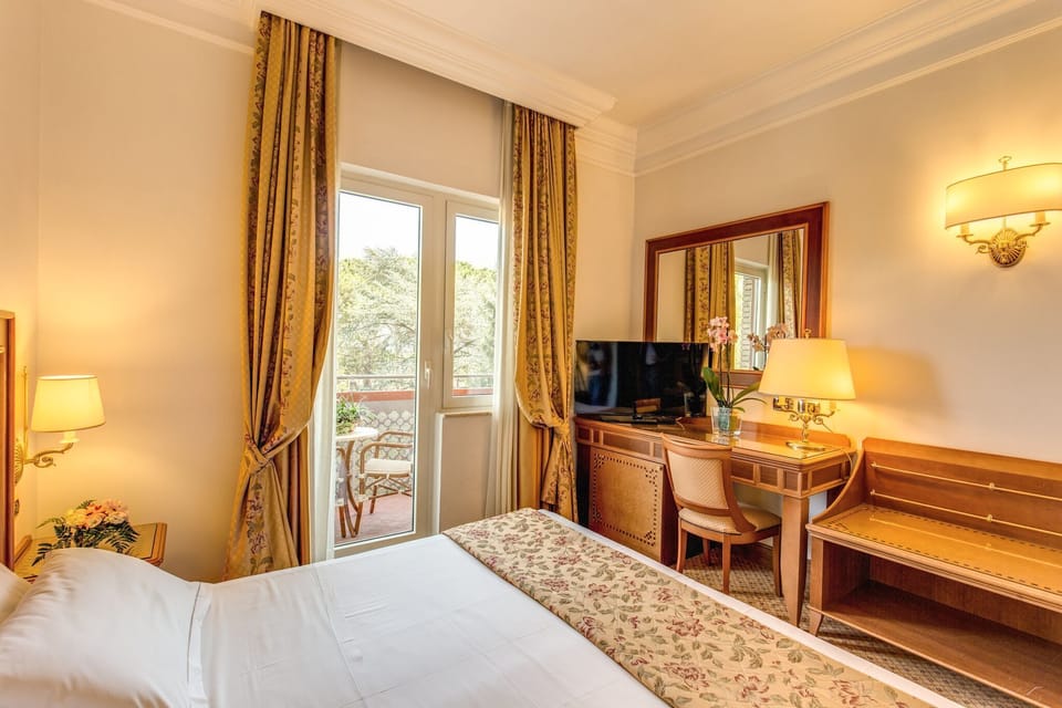 Superior Double or Twin Room, Garden View | Premium bedding, in-room safe, desk, soundproofing